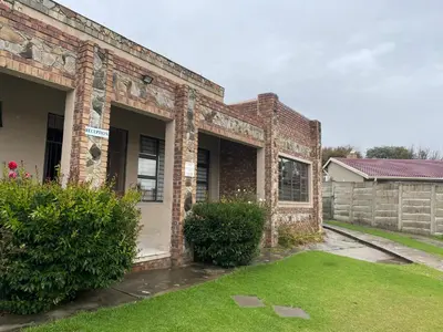 a brick house with a yard in front of it at VQS Guesthouse in Ermelo