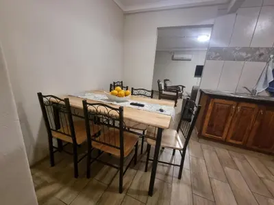 a kitchen with a table with chairs and a bowl of fruit at Hoep Hoep Self Catering in Groblersdal