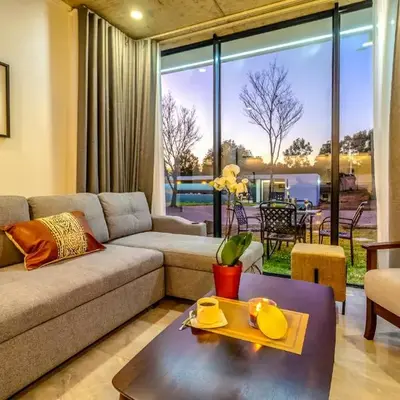 KRAVIT Premier Suites