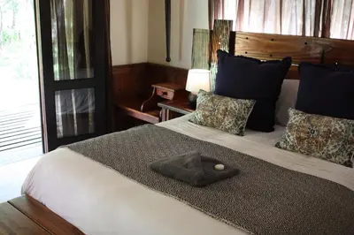 a bedroom with a bed with a hat on it at House On Blyde in Kampersrus AH