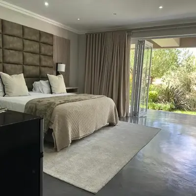 Decollage Estate