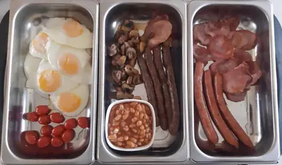 a plastic lunch box with eggs bacon beans and beans at Bonfai Residence in Ermelo