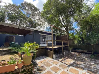a backyard with a house with a patio at White River Stay in White River