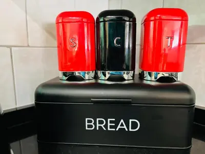 two red blenders sitting on top of a bread appliance at Khubonye Royal Guesthouse in Randjesfontein