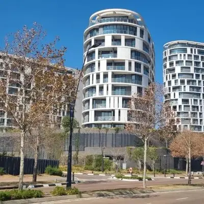 Ellipse Waterfall City Luxury Apartment - Bigger Apartment than Most - Middle floor