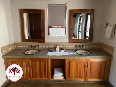Gallery image of Zebula Golf and Wildlife Estate - Moonlit Sky 10 pax - Moi Signature Luxury villa in Mabula