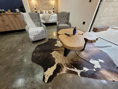 a living room with a coffee table and a dog shaped floor at Nguni House in Mataffin