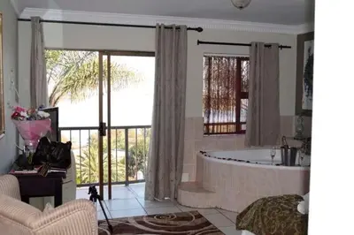 Gallery image of La Dolce Vita Guest House in Hartbeespoort