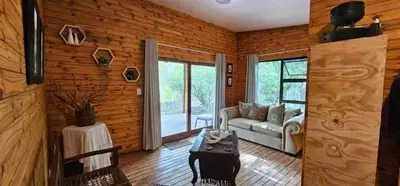 a living room with a couch and a table at Marepe Flora Mountain View in Kampersrus AH