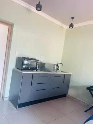 a kitchen with a microwave on top of a counter at TrendyBliss Guest House in Northam