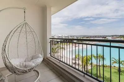 Gallery image of Pax's Luxury Romantic Penthouse on the Lagoon in Pretoria