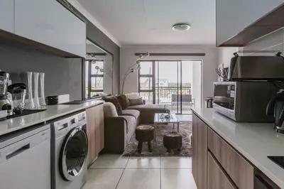 Gallery image of Pax's Luxury Romantic Penthouse on the Lagoon in Pretoria