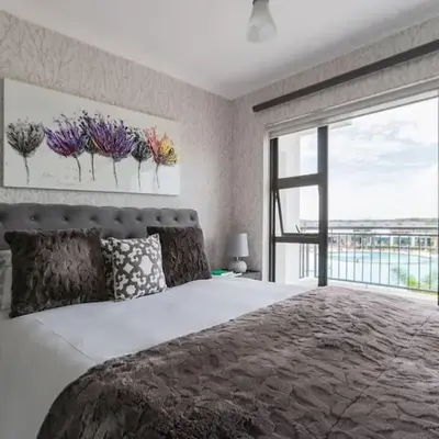 Pax's Luxury Romantic Penthouse on the Lagoon