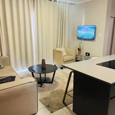 10 Elizabeth Place - Beautiful self catering 2 bedroom unit next to Kyalami Racetrack with free WiFi swimming pool gym and restaurant - Perfect for a small family in Midrand Waterfall