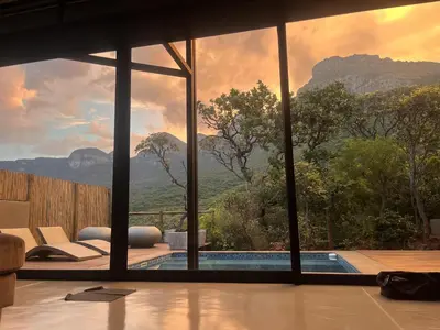 a room with a view of a pool and mountains at Marepe Mountain View in Kampersrus AH