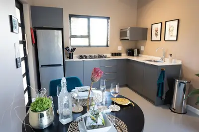 a small kitchen with a table with a dining room at Marepe Mountain View in Kampersrus AH