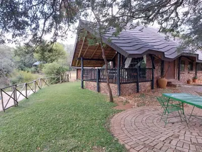 a house with a picnic table in front of it at Tumuga Private Cottage Mokopane in Amatava