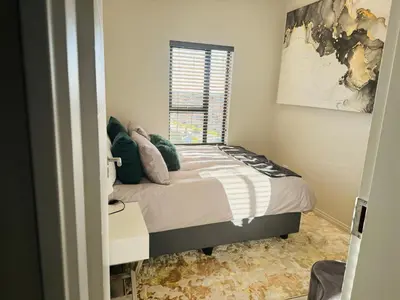 a bedroom with a bed and a window at Luxury 3 Bedroom Apartment in Carlswald in Erand