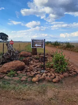 a sign on the side of a dirt road at Rustic Farm Stay in Lydenburg