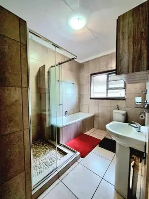 Gallery image of LuxuryGuesthouseCo TreasureHouse in Marloth Park