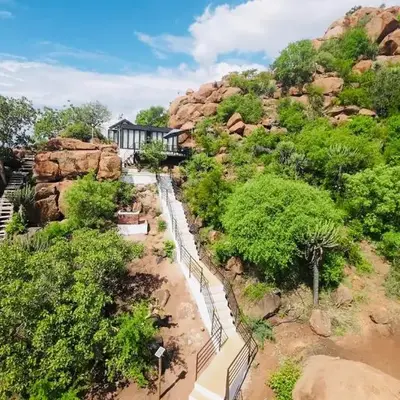 Makgobelo Lodge-The Glass House- Solar powered