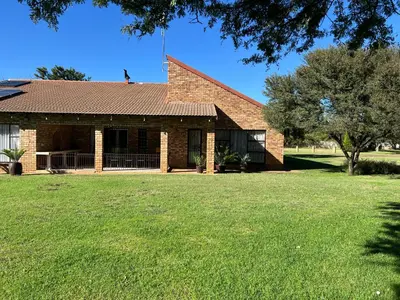 a brick house with a grass yard in front of it at Clartal's Place in Isidule