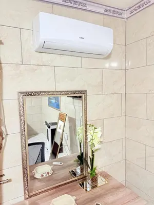 a bathroom with a mirror and a ceiling at Whizzy Lifestyle Lodge in Witbank