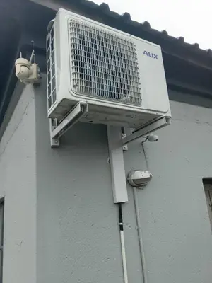 a air conditioner on the side of a building at Buffalo guest lodge in Bushbuckridge
