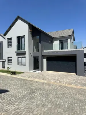 Gallery image of Acacia Villas Blue Hills - 4 Bedroom Luxury Villa in Midrand
