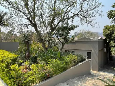 a house with a garden in front of it at Mountain Dew Guest House in Noordkaap