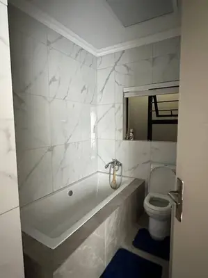 a bathroom with a bath tub and a toilet at LaRo in Boschrand