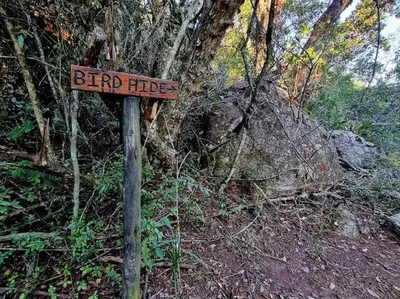a sign on the side of a dirt road at Sycamore Fig House next 2 Hulala Lodge in White River