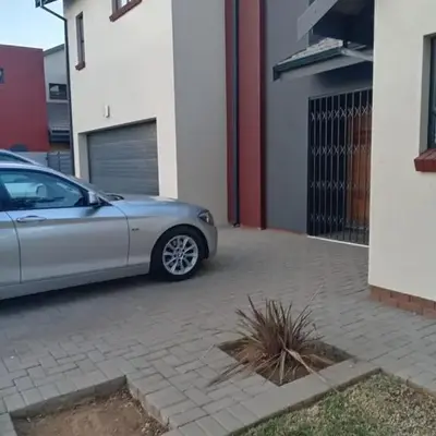 Luxury Escape OR Tambo International