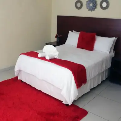 Phendulani Lodge & Park