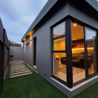 King size bed-NO loadshedding-Free Wi-Fi