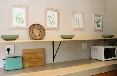 a counter top with two bowls and a microwave at Meulensrus in Hoedspruit