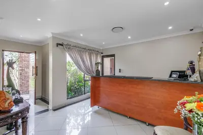a lobby with a bar in a house at Moyres Guest House in Witbank