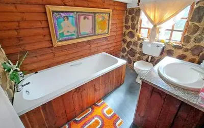 a bathroom with a tub and a toilet and a sink at Inniberg Nylstroom in Nylstroom