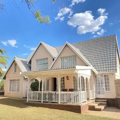 2 Bedroom Cottage sleeps maximum 4 Buhlebendalo
