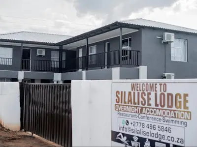 a house with a welcome to skillet lodge sign in front of it at Silalise Lodge in Burgersfort