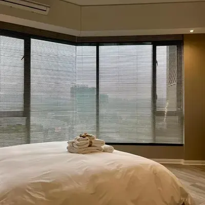 Deluxe fully furnished apartment in Menlyn Maine residence 1209