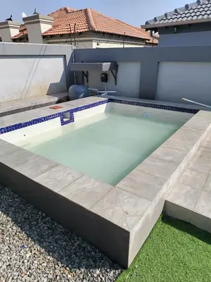 a swimming pool in the yard of a house at Ee40Yethu in Pretoria
