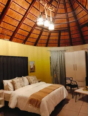 a bedroom with a large bed in a room at Aneiwa airport lodge in Kempton Park