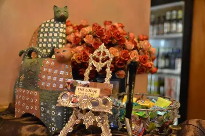 a bouquet of flowers and a figurine on a table at The Lodge Bethal in Bethal