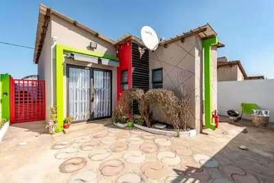 a house with a red and green front yard at Monoshez in Benoni