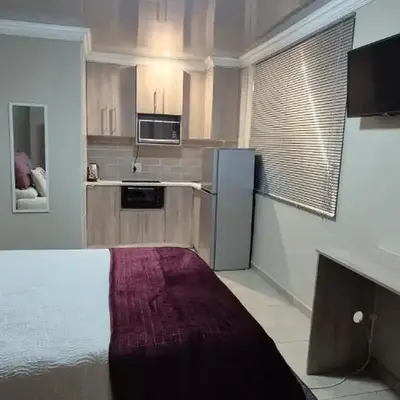 Ekuhlaleni - A home away from home R8