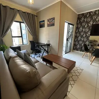 Secure Midrand Stay Walk to Shops & Banks