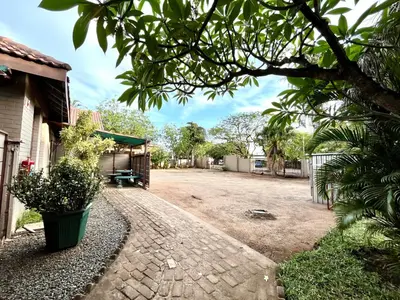 a driveway leading into a yard with a building at Sundown Lodge in Komatipoort