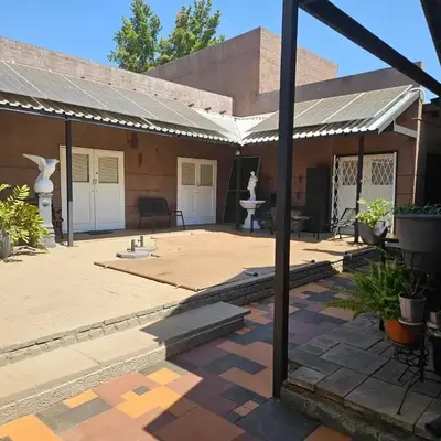 Luxury Meets Convenience Near City & Travel Links