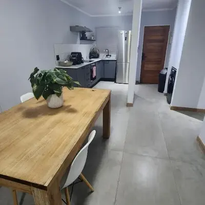 Vista Retreat - Stylish Flat at Menlyn Main